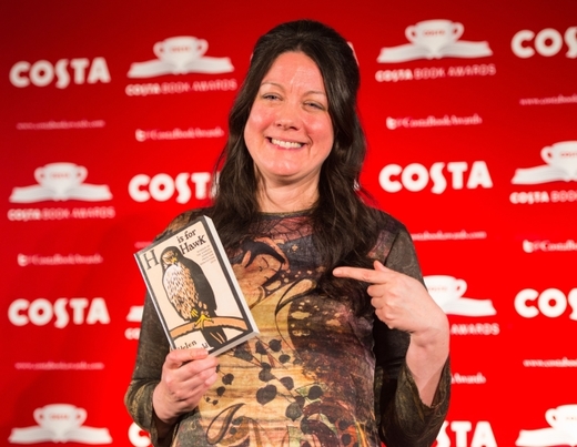 Vítězka britské literární ceny Costa za rok 2015 Helena Macdonaldová.