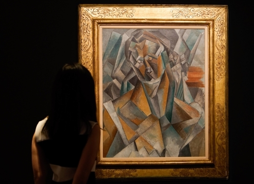 Kubistický obraz Pabla Picassa Sedící žena.