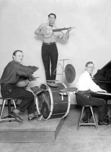 Jazz band tvořený členy Bauhausu.