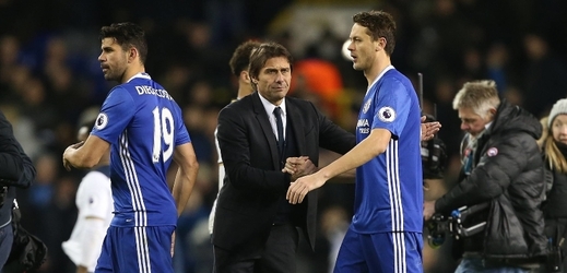 Trenéra fotbalistů Chelsea Antonia Conteho mrzelo, že středeční prohra 0:2 s Tottenhamem utnula třináctizápasovou vítěznou sérii jeho týmu v anglické lize. 