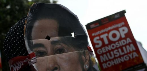 Demonstranti žádají větší solidaritu s etnikem Rohingů v Barmě.