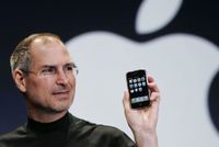 Steve Jobs představuje iPhone. 9. ledna 2007.