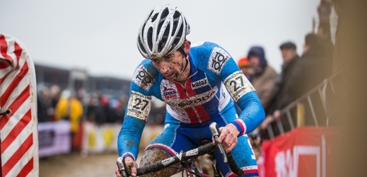 Cyklokrosař Radomír Šimůnek si závod mistrovství republiky tentokrát příliš dlouho neužil.