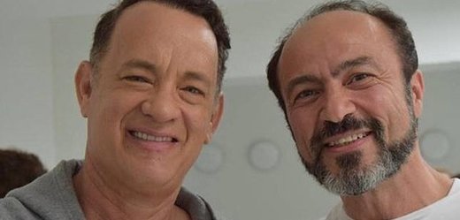 Jay Abdo a Tom Hanks (vlevo). 