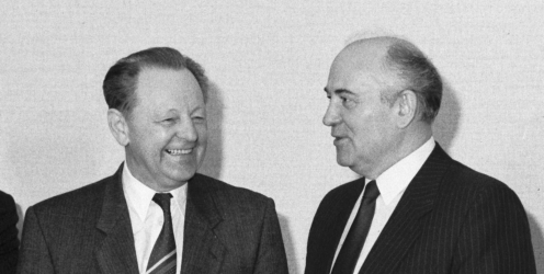 Miloš Jakeš a Michail Gorbačov během společného setkání v Moskvě v roce 1989.