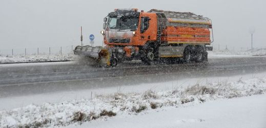 Sněhová bouře zkomplikovala dopravu (ilustrační foto).