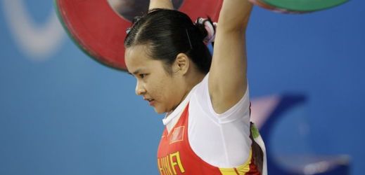 Čínské vzpěračky přišly o zlato z domácích olympijských her v Pekingu 2008.