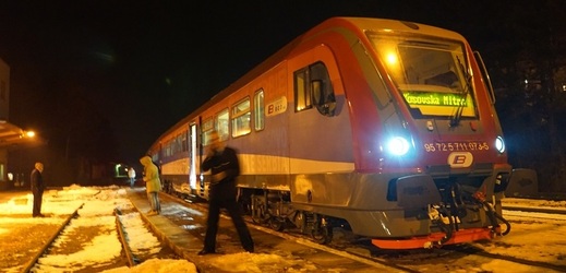 Srbský vlak mířící do Kosova. 