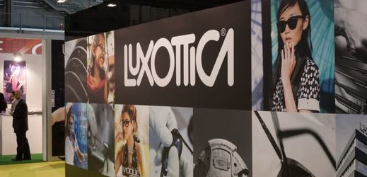 Italský výrobce brýlí Luxottica.