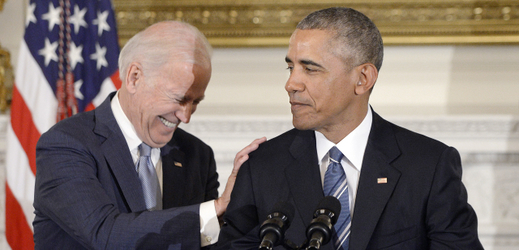 Viceprezident Joe Biden (vlevo) a prezident Barack Obama.