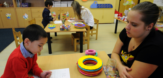 Zápis dětí do první třídy v základní škole v Předlicích. Škola v roce 2016 přijala přibližně čtyři desítky romských dětí. 