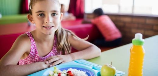 Předpis školám znemožnil vařit žákům dietní stravování. 