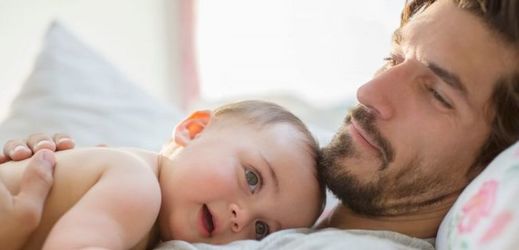 ODS a TOP 09 nechtějí zavedení nároku otců na placenou dovolenou.