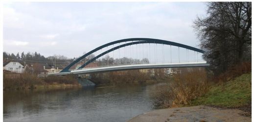 Most plukovníka Šrámka přes řeku Orlici v Hradci Králové. 