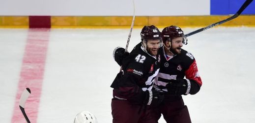 Michal Barinka v utkání semifinále hokejové Ligy mistrů.
