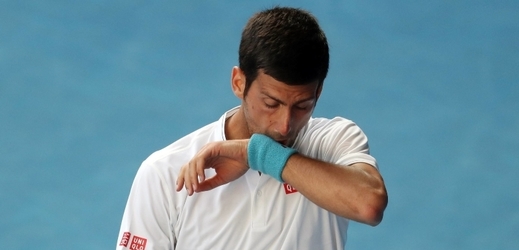 Obhájce titulu a šestinásobný vítěz Srb Novak Djokovič skončil na Australian Open senzačně už ve druhém kole. 