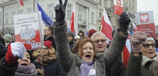Prosincová demonstrace v polské Varšavě.