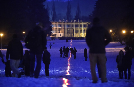 Ve Zlíně se konal 19. ledna streetartový happening ke 48. výročí úmrtí Jana Palacha, jehož výsledkem byl řetěz svíček dlouhý přes půl kilometru.