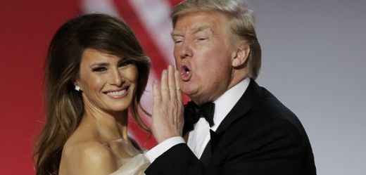 Na druhém z inauguračních plesů si Trump zatančil s manželkou Melanií.