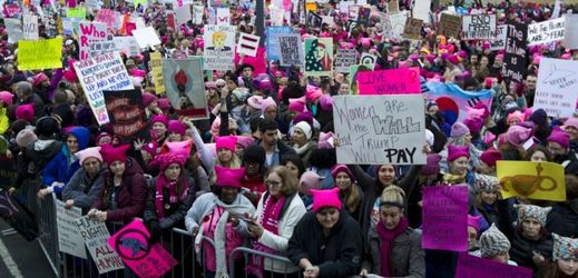 Účast v pochodu za práva žen se nejspíš vyrovnala Trumpově inauguraci.