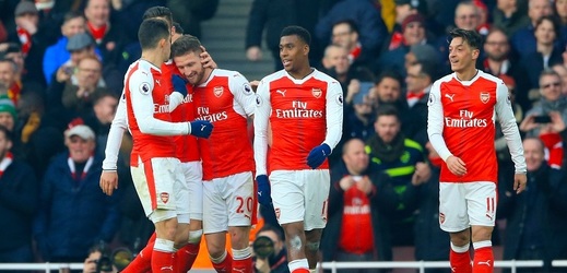Fotbalisté Arsenalu vyhráli nad Burnley díky penaltě v nastavení.