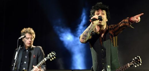 Americká kapela Green Day vystoupila v Praze. Na snímku vpravo zpěvák kapely Billie Joe Armstrong.