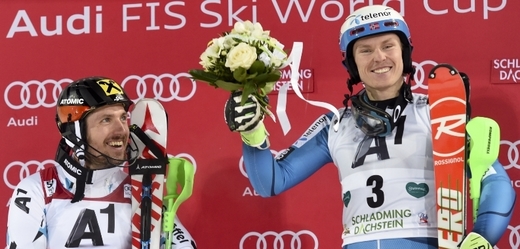 Norský slalomář Henrik Kristoffersen těsně porazil rakouského rivala Marcela Hirschera.