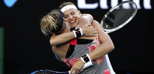 Lucie Šafářová s Bethanií Mattekovou-Sandsovou slaví titul z Australian open