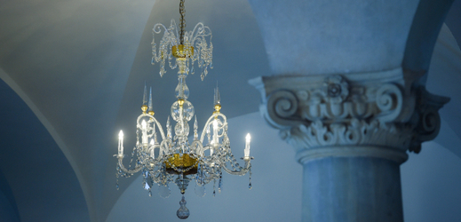 Barokní lustr byl přes sto let ukrytý na půdě Severočeského muzea v Liberci.