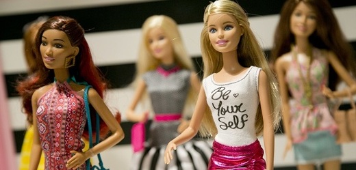 Barbie je jedna z nejpopulárnějších panenek.