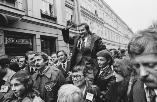 Odboráři oslavují Lecha Walesu, Krakow 1983.