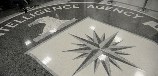 V případu jde i o předávání důvěrných informací americké Ústřední zpravodajské službě CIA. 