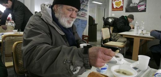 Lidé bez domova si v restauraci Robin Hood mohou dopřát večeři zadarmo (ilustrační foto).