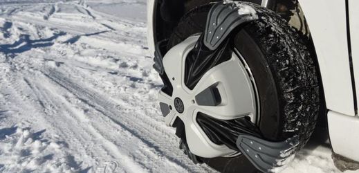 Automatické sněhové řetězy nasazuje řidič dálkově.
