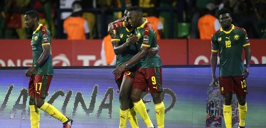 Fotbalista pražské Slavie Michael Ngadeu-Ngadjui poslal Kamerun do finále mistrovstí Afriky proti Egyptu.