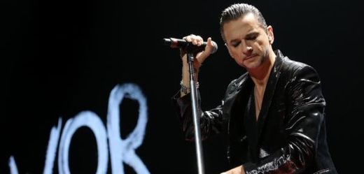Zpěvák kapely Depeche Mode. 