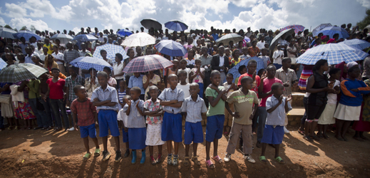 Rwandské děti při pietní akci připomínající genocidu z roku 1994.