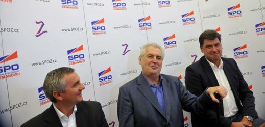 Zleva Vratislav Mynář, Miloš Zeman a Martin Nejedlý.