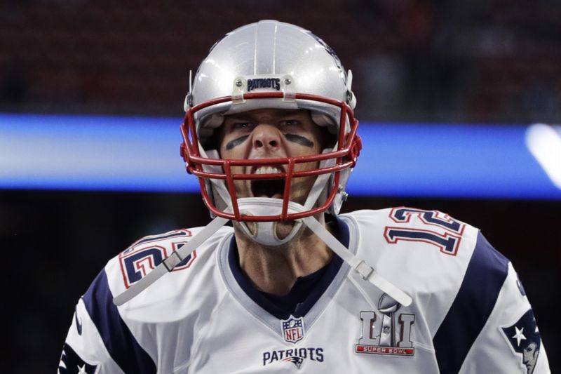Jednou z nejsledovanějších postav celého Super Bowlu byl quarterback New England Patriots Tom Brady, který usiloval o svůj pátý titul. A do utkání nastupoval s obrovským odhodláním a vervou. 