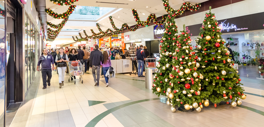 Za pomalejší růst maloobchodních tržeb v prosinci mohlo i uzavření velkých obchodů o vánočních svátcích (ilustrační foto).