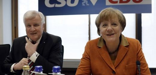 Horst Seehofer a Angela Merkelová.