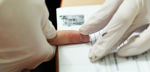 Z nedostatku technického vybavení nelze ověřovat otisky prstů (ilustrační foto). 