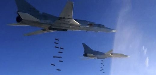 Ruské stíhačky Tu-22M3 bombardují pozice Islámského státu v Sýrii.