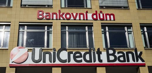 Bankovní dům, UniCredit Bank pobočka na Náměstí Republiky v Praze.
