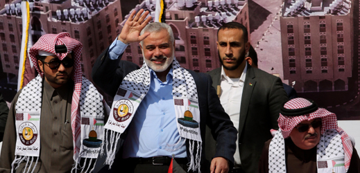 Vůdce Hamasu Ismail Haníja (uprostřed) v Khan Younis v jižním pásmu Gazy.