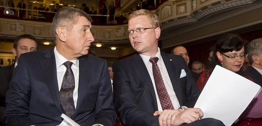 Zleva ministr financí Andrej Babiš, vicepremiér Pavel Bělobrádek a ministryně práce a sociálních věcí Michaela Marksová.