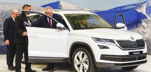 V rámci návštěvy Královéhradeckého kraje zavítal prezident Miloš Zeman také do výrobního závodu společnosti Škoda Auto ve Vrchlabí