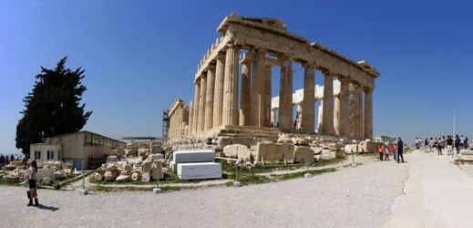 Uzavřena zůstala i aténská Akropole.