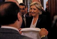Marine Le Penová si odmítla při schůzce s muslimským duchovním vůdcem zakrýt hlavu.