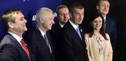 Andrej Babiš s ostatními lídry ANO. 